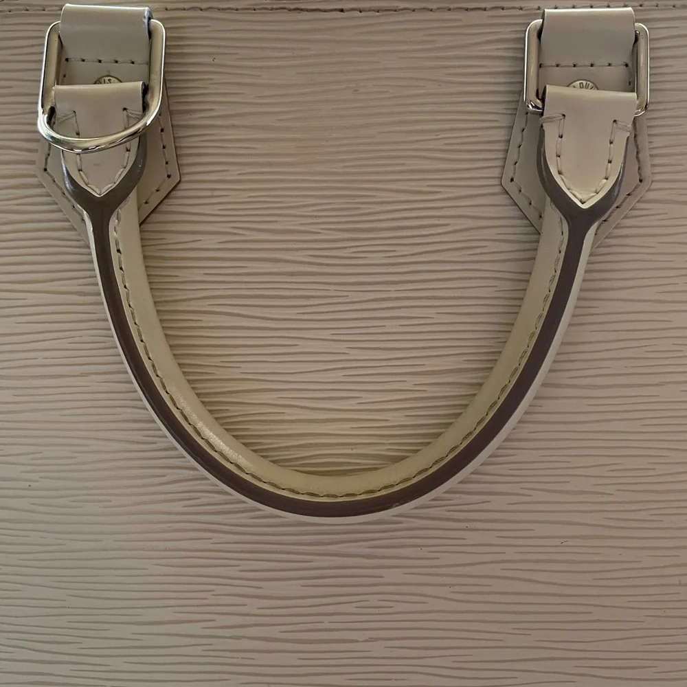 Louis Vuitton Alma Handbag in Cream